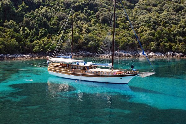 Crewed-Yacht-Charter-In-Croatia12