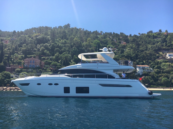 yacht, motor yacht, crewed motor yacht, french riviera, cannes, theoule sur mer, shawlife